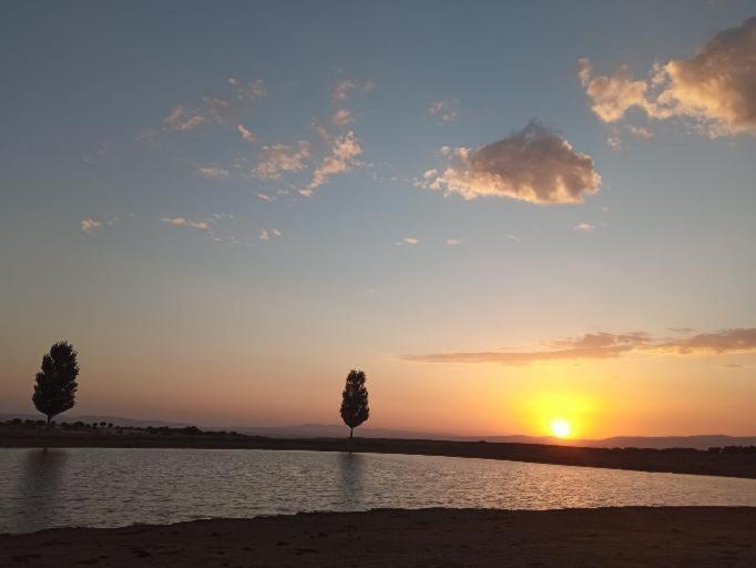 Apartamento Turistico El Esquilon Calzadilla Exteriör bild